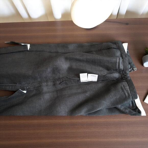 Sophisticated Black Linen Pleated Skirt with Crisp White Contrast - Timeless Ele - Picture 9 of 9